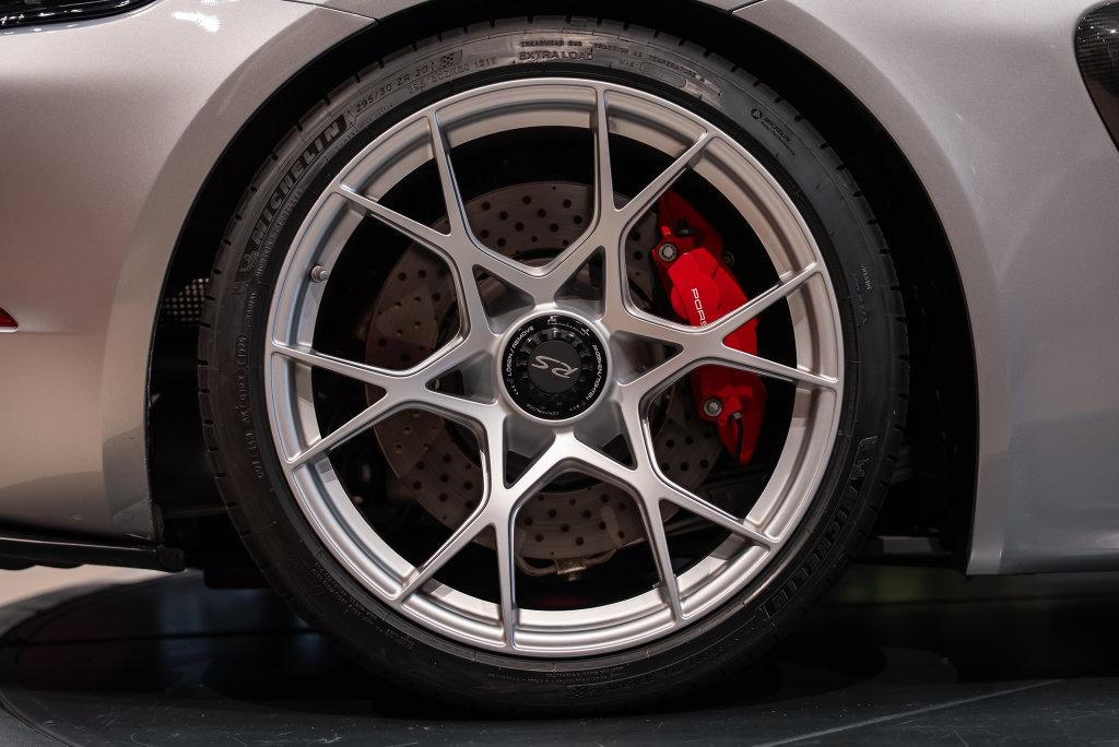 http://www.koenigseggchicago.com/galleria_images/187/187_p7_l.jpg