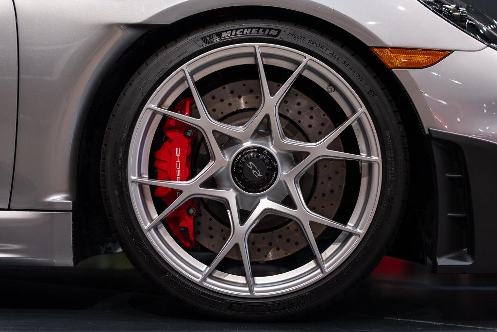 http://www.koenigseggchicago.com/galleria_images/187/187_p8_l.jpg