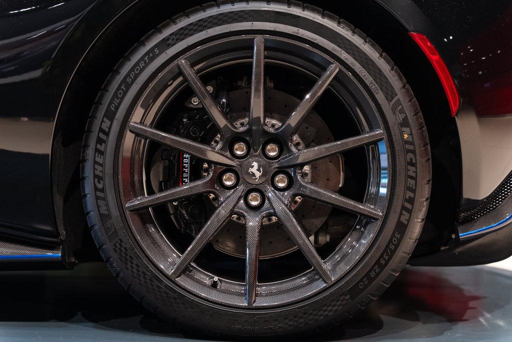 http://www.koenigseggchicago.com/galleria_images/188/188_p14_l.jpg