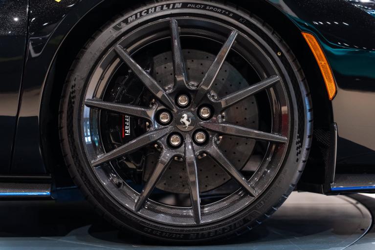 http://www.koenigseggchicago.com/galleria_images/188/188_p16_f.jpg