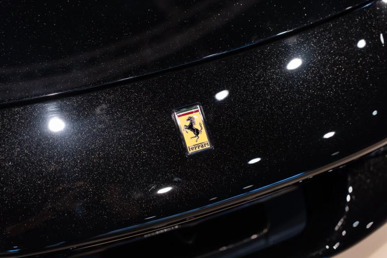 http://www.koenigseggchicago.com/galleria_images/188/188_p17_f.jpg