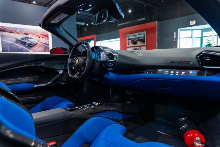 http://www.koenigseggchicago.com/galleria_images/188/188_p20_f.jpg