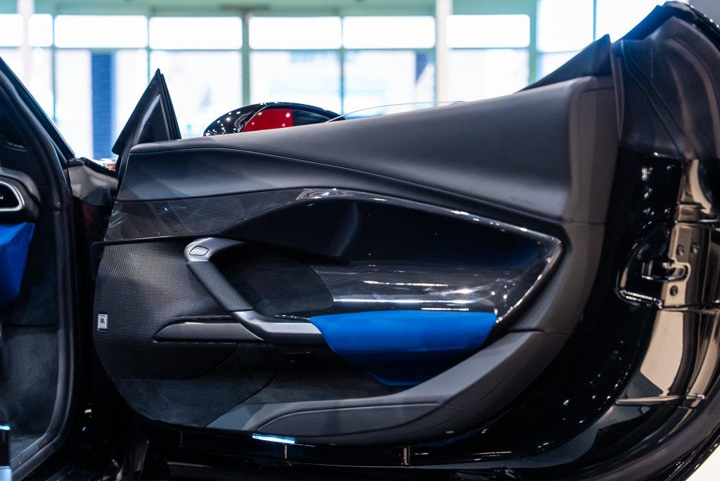 http://www.koenigseggchicago.com/galleria_images/188/188_p24_l.jpg