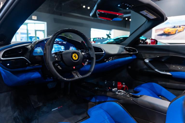 http://www.koenigseggchicago.com/galleria_images/188/188_p29_f.jpg