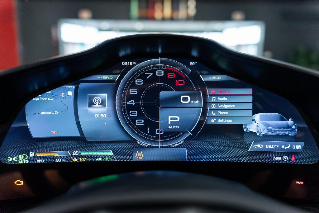 http://www.koenigseggchicago.com/galleria_images/188/188_p35_l.jpg