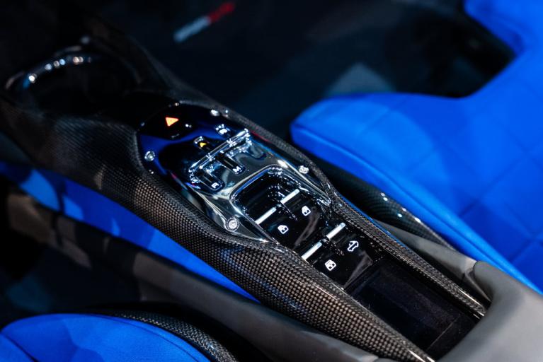 http://www.koenigseggchicago.com/galleria_images/188/188_p41_f.jpg