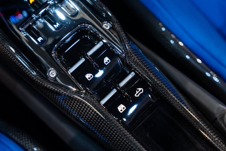 http://www.koenigseggchicago.com/galleria_images/188/188_p43_f.jpg