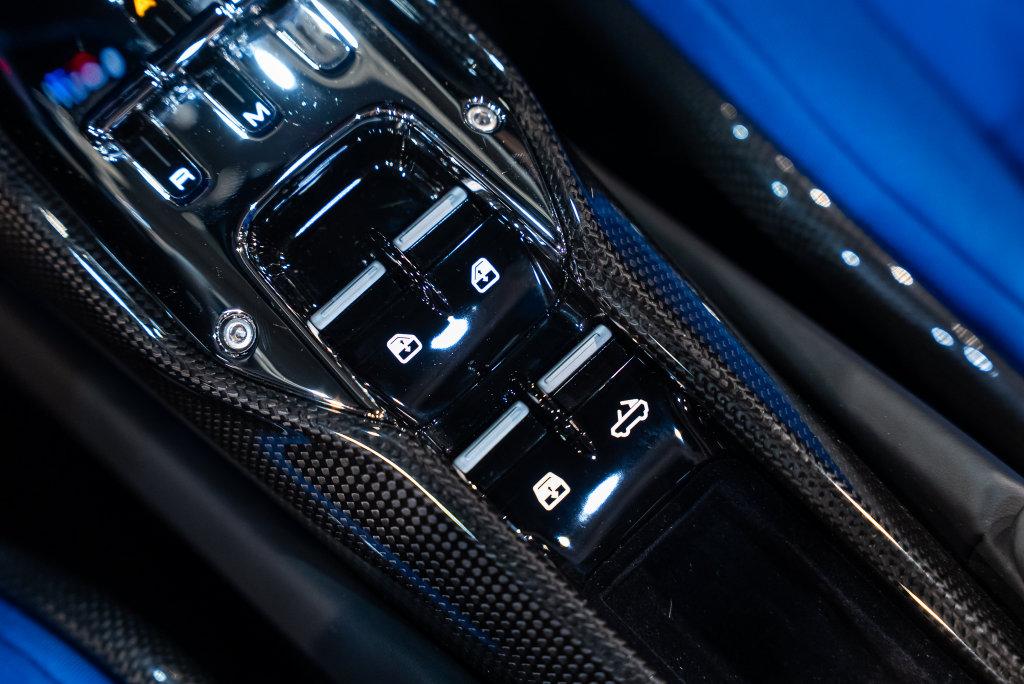 http://www.koenigseggchicago.com/galleria_images/188/188_p43_l.jpg