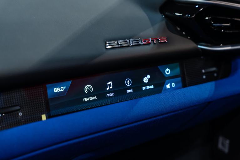 http://www.koenigseggchicago.com/galleria_images/188/188_p45_f.jpg