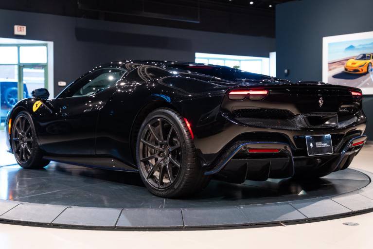 http://www.koenigseggchicago.com/galleria_images/188/188_p49_f.jpg