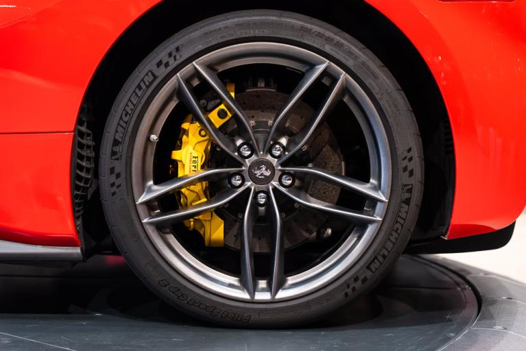 http://www.koenigseggchicago.com/galleria_images/189/189_p14_f.jpg