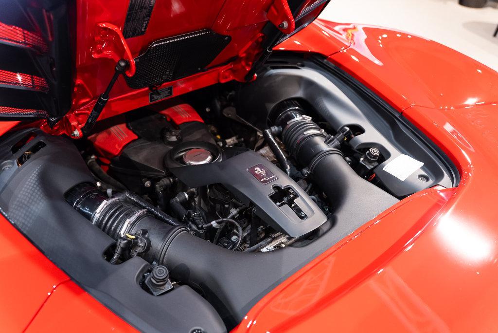 http://www.koenigseggchicago.com/galleria_images/189/189_p17_l.jpg