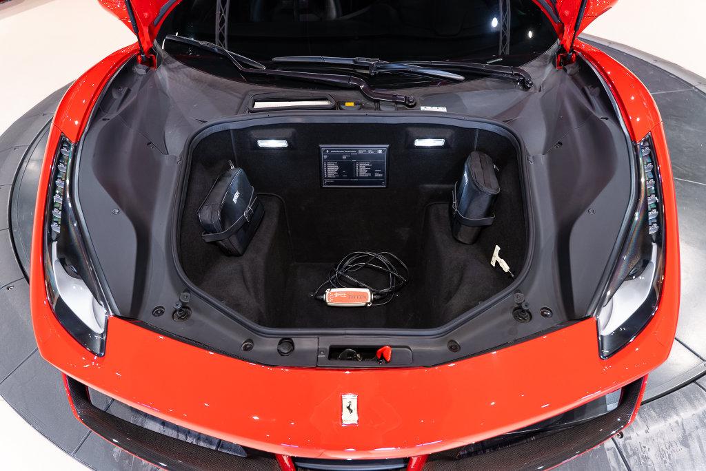 http://www.koenigseggchicago.com/galleria_images/189/189_p20_l.jpg