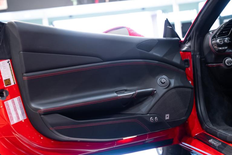 http://www.koenigseggchicago.com/galleria_images/189/189_p24_f.jpg