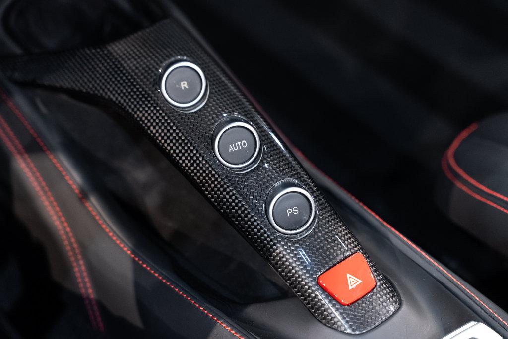 http://www.koenigseggchicago.com/galleria_images/189/189_p30_l.jpg