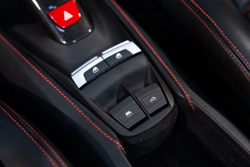http://www.koenigseggchicago.com/galleria_images/189/189_p31_l.jpg