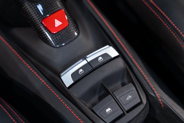http://www.koenigseggchicago.com/galleria_images/189/189_p32_f.jpg