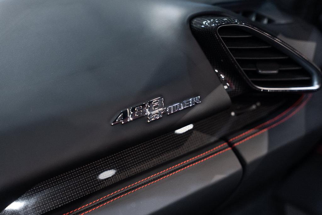 http://www.koenigseggchicago.com/galleria_images/189/189_p33_l.jpg