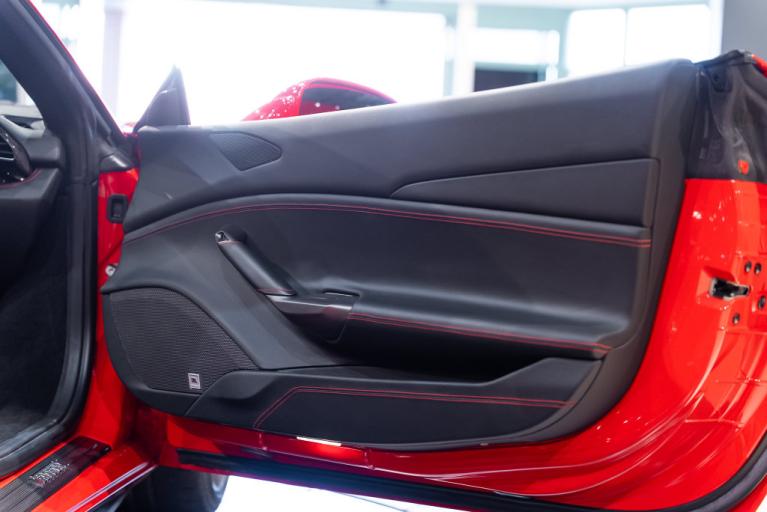 http://www.koenigseggchicago.com/galleria_images/189/189_p35_f.jpg