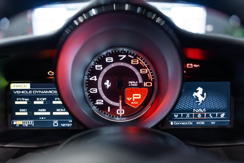http://www.koenigseggchicago.com/galleria_images/189/189_p40_l.jpg