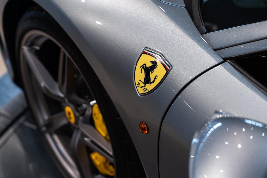 http://www.koenigseggchicago.com/galleria_images/190/190_p12_l.jpg
