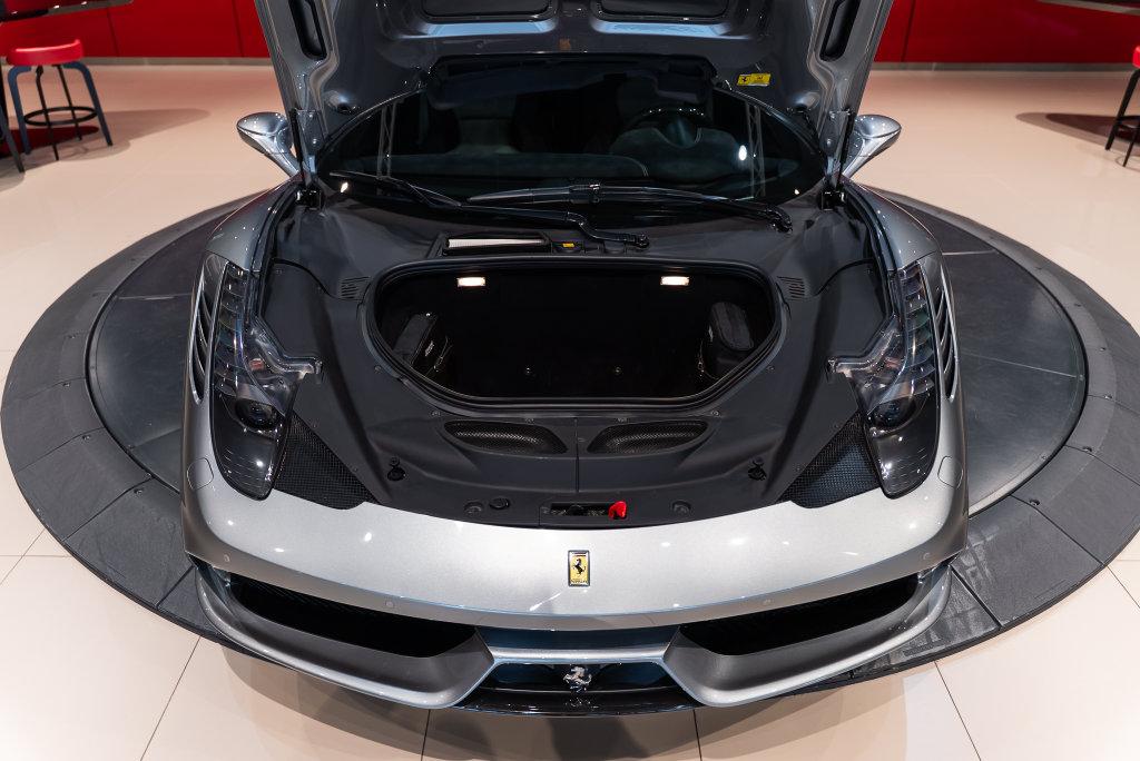 http://www.koenigseggchicago.com/galleria_images/190/190_p24_l.jpg