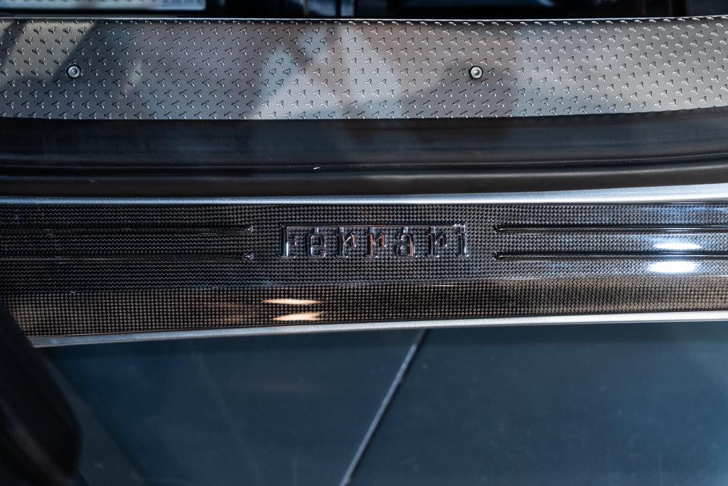 http://www.koenigseggchicago.com/galleria_images/190/190_p33_l.jpg
