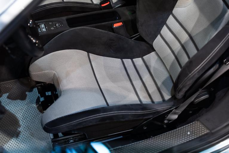 http://www.koenigseggchicago.com/galleria_images/190/190_p34_f.jpg