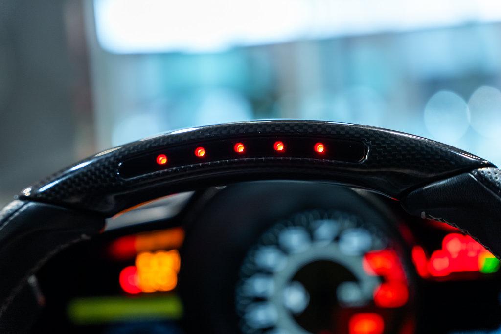 http://www.koenigseggchicago.com/galleria_images/190/190_p40_l.jpg