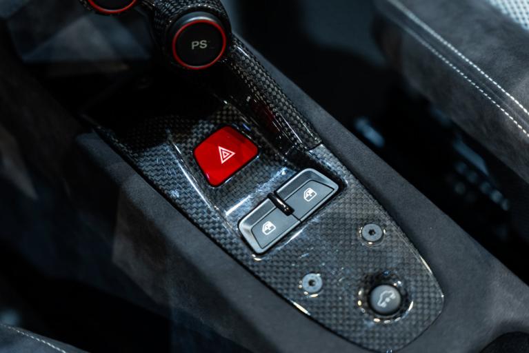 http://www.koenigseggchicago.com/galleria_images/190/190_p50_f.jpg