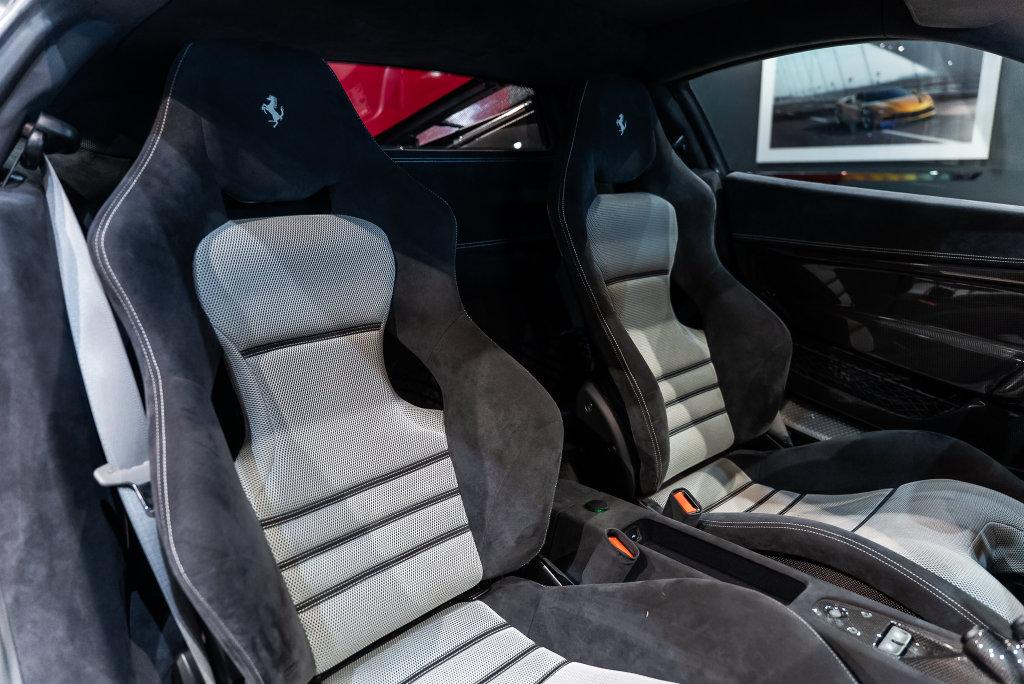 http://www.koenigseggchicago.com/galleria_images/190/190_p56_l.jpg
