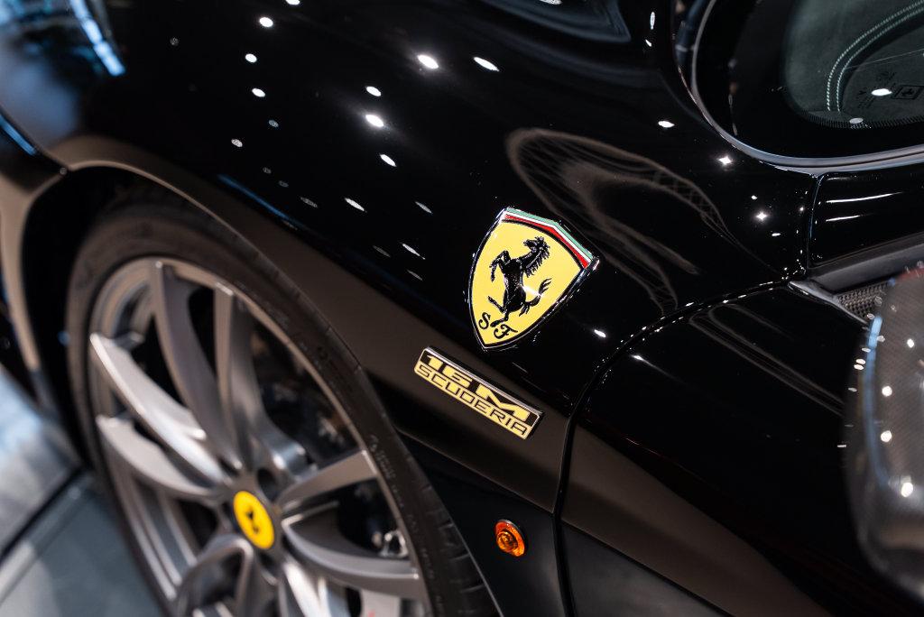 http://www.koenigseggchicago.com/galleria_images/191/191_p12_l.jpg