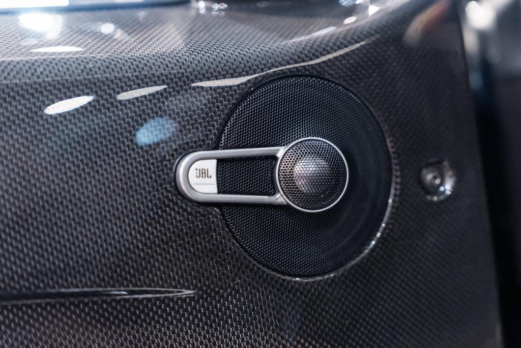 http://www.koenigseggchicago.com/galleria_images/191/191_p26_l.jpg