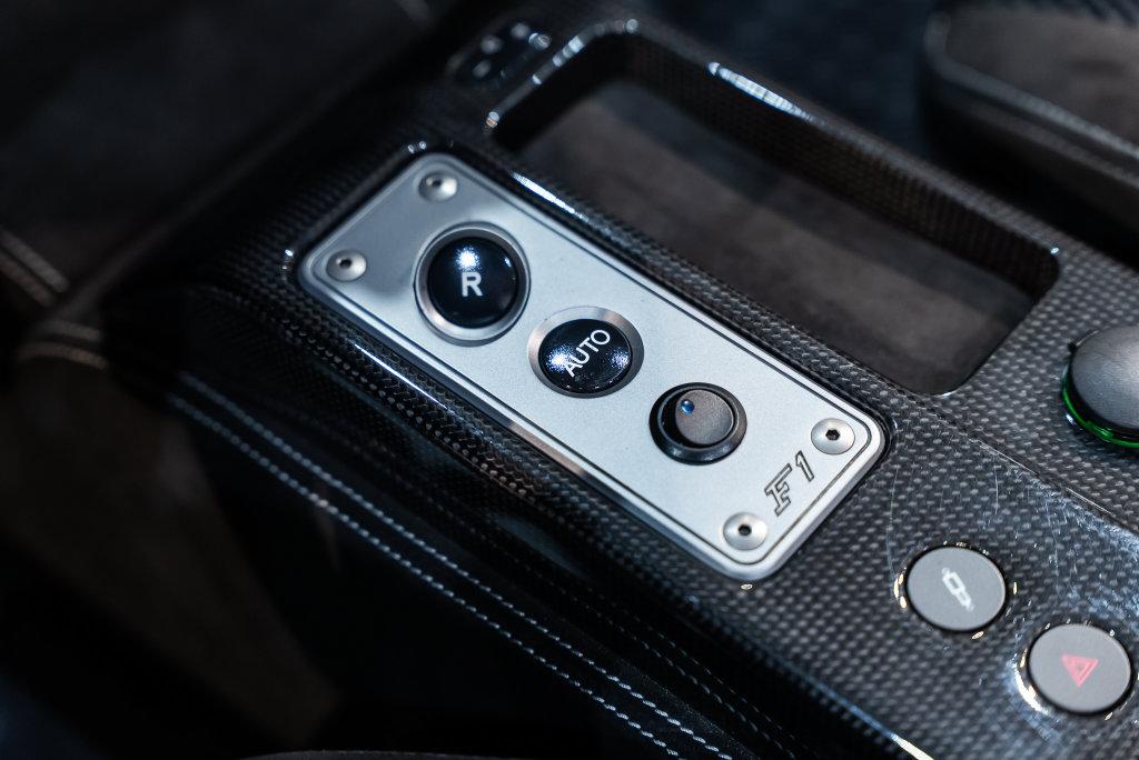 http://www.koenigseggchicago.com/galleria_images/191/191_p43_l.jpg