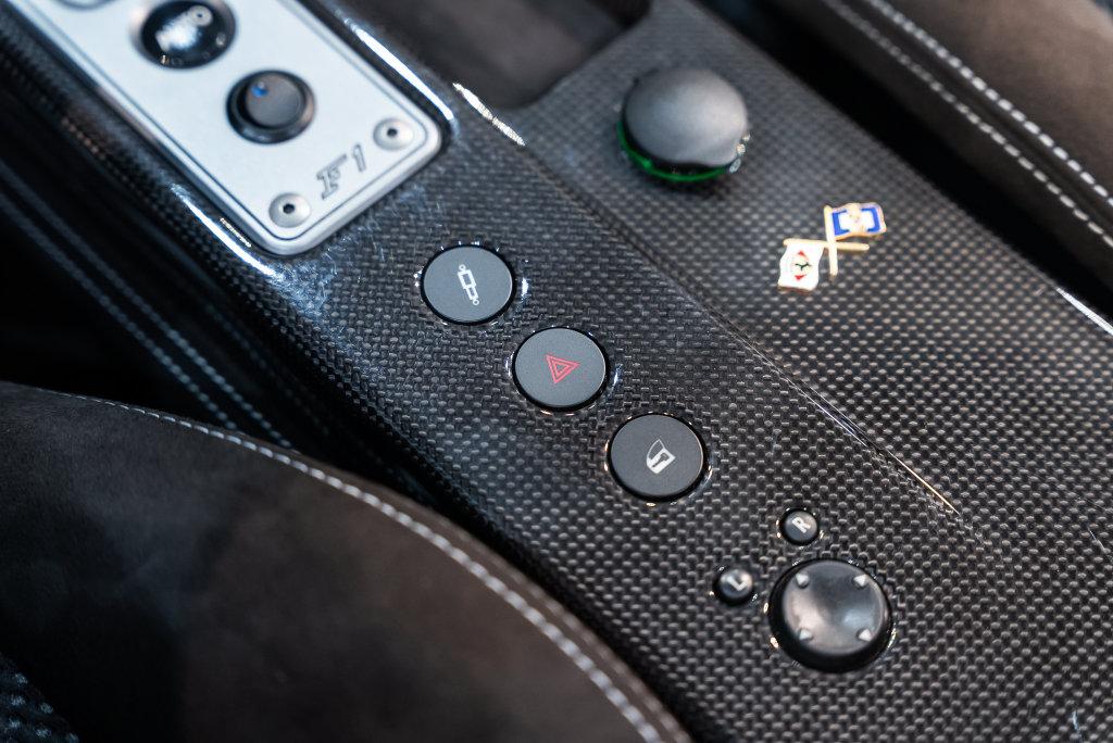 http://www.koenigseggchicago.com/galleria_images/191/191_p44_l.jpg