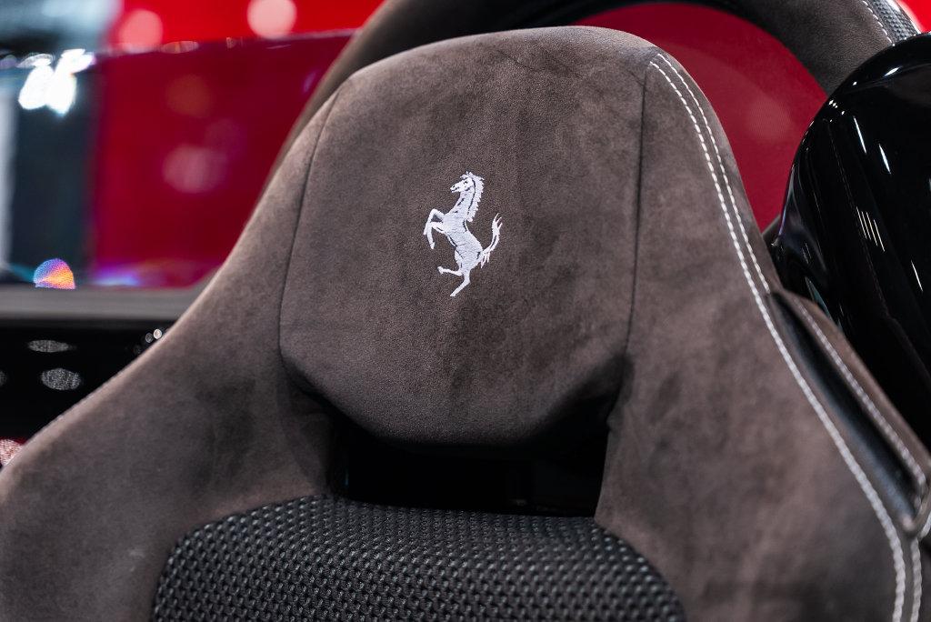 http://www.koenigseggchicago.com/galleria_images/191/191_p6_l.jpg