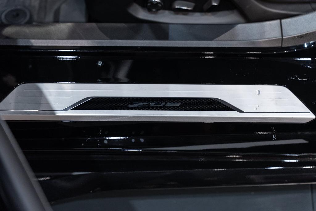 http://www.koenigseggchicago.com/galleria_images/193/193_p10_l.jpg