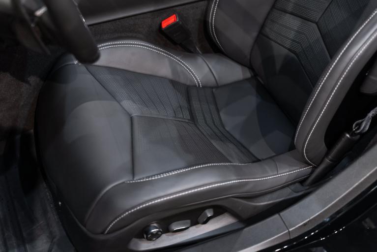 http://www.koenigseggchicago.com/galleria_images/193/193_p12_f.jpg