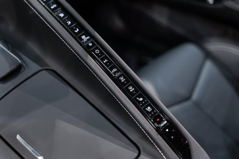 http://www.koenigseggchicago.com/galleria_images/193/193_p29_f.jpg