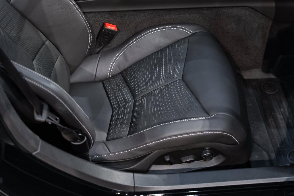 http://www.koenigseggchicago.com/galleria_images/193/193_p32_l.jpg