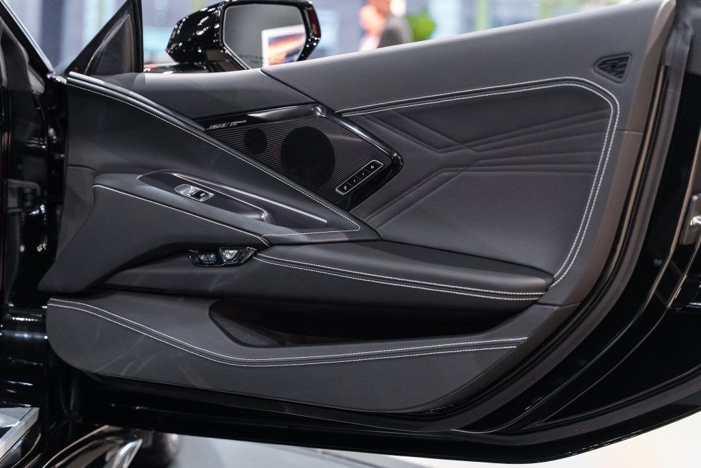 http://www.koenigseggchicago.com/galleria_images/193/193_p34_l.jpg
