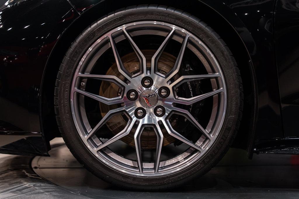http://www.koenigseggchicago.com/galleria_images/193/193_p35_l.jpg