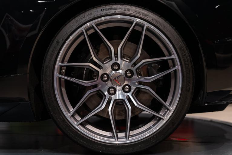 http://www.koenigseggchicago.com/galleria_images/193/193_p36_f.jpg