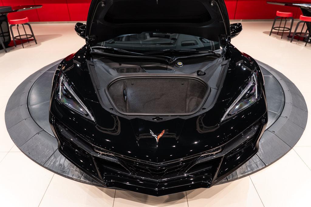 http://www.koenigseggchicago.com/galleria_images/193/193_p39_l.jpg