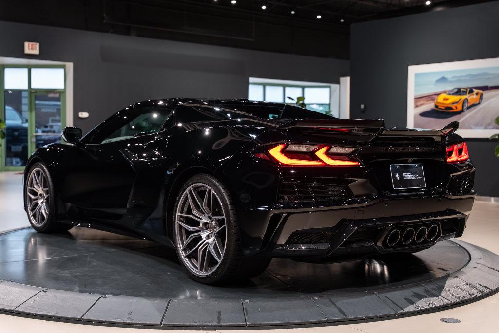 http://www.koenigseggchicago.com/galleria_images/193/193_p42_l.jpg