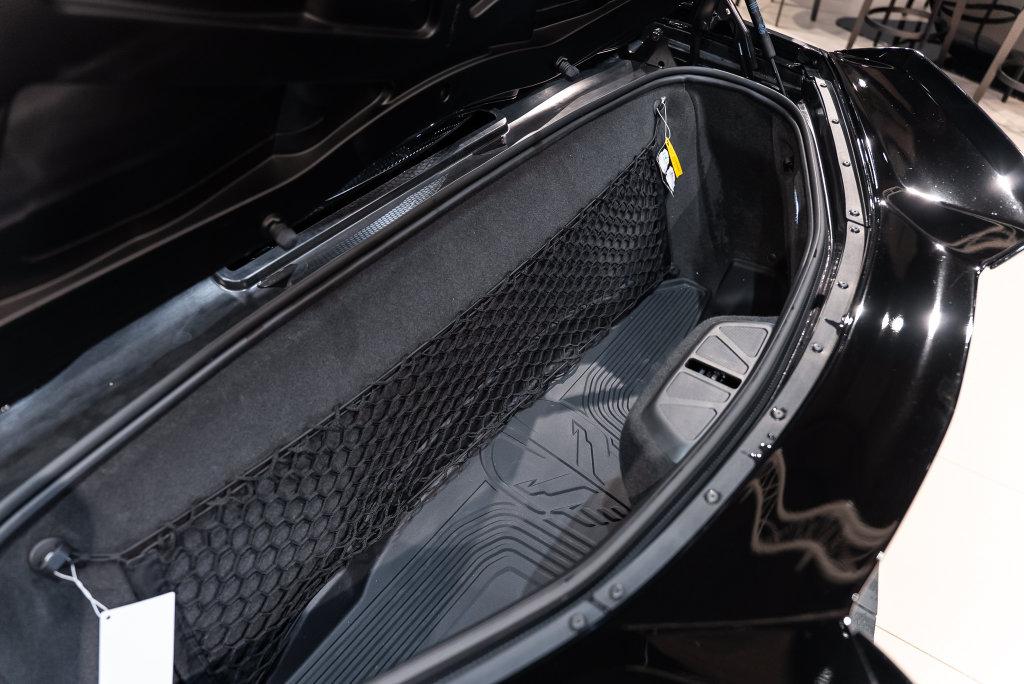 http://www.koenigseggchicago.com/galleria_images/193/193_p5_l.jpg