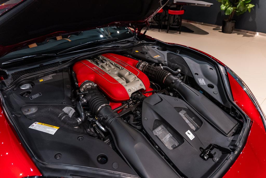 http://www.koenigseggchicago.com/galleria_images/194/194_p17_l.jpg