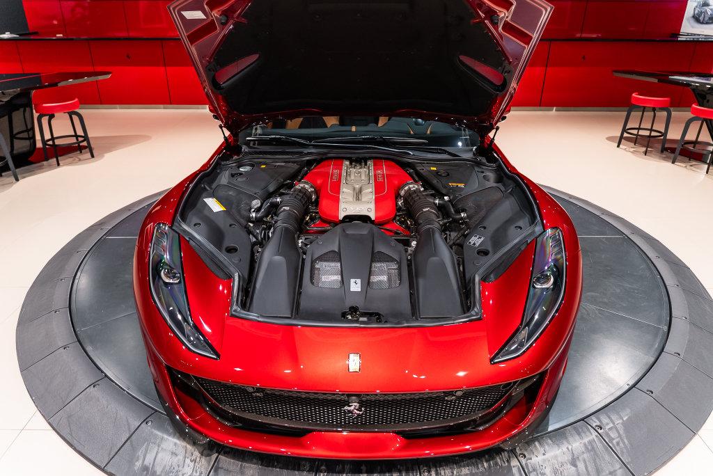 http://www.koenigseggchicago.com/galleria_images/194/194_p18_l.jpg