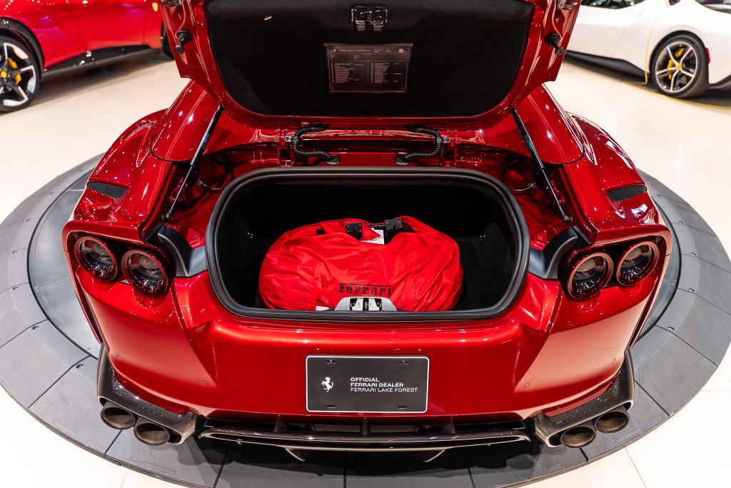 http://www.koenigseggchicago.com/galleria_images/194/194_p23_l.jpg