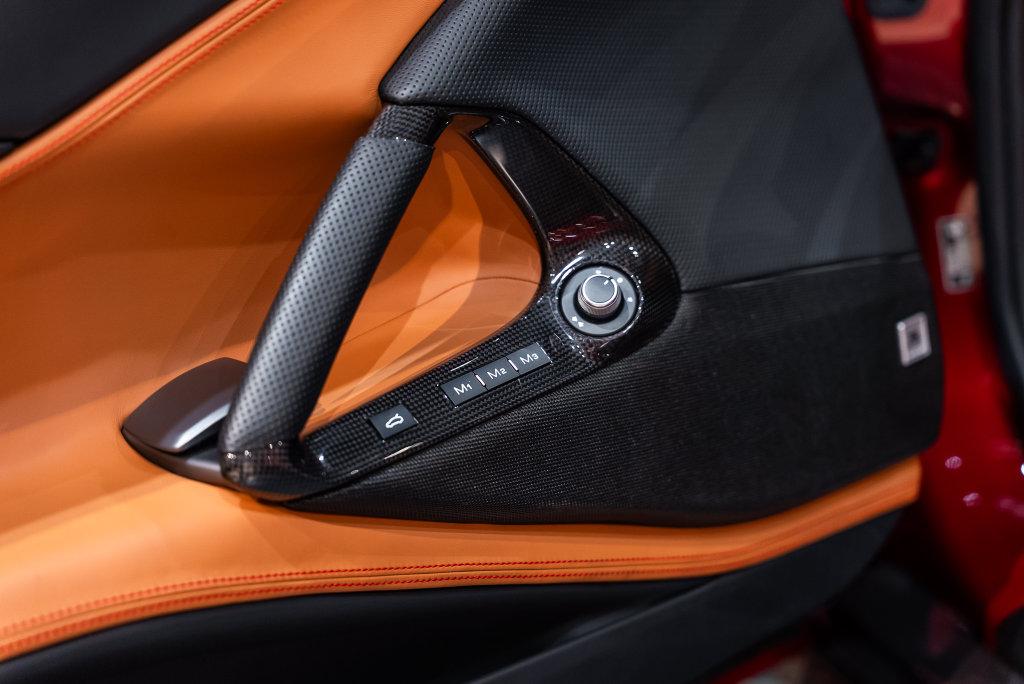 http://www.koenigseggchicago.com/galleria_images/194/194_p27_l.jpg